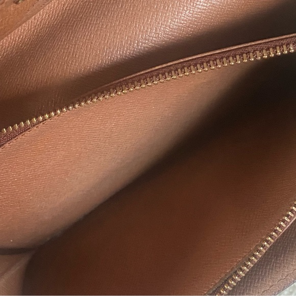 Louis Vuitton Monogram Sarah Wallet beautiful used condition - Picture 11 of 12